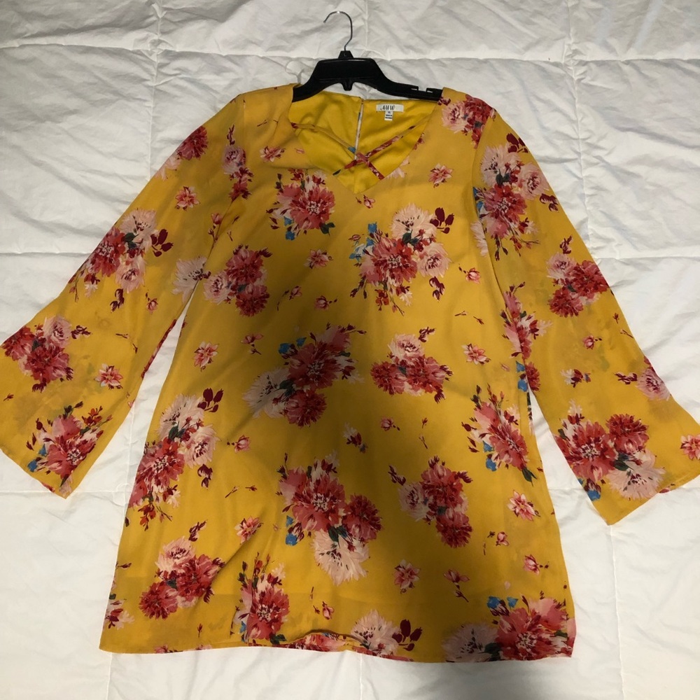 super cute yellow floral dress!